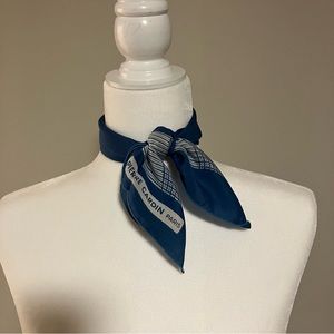 VINTAGE PIERRE CARDIN PARIS Blue Cream 18" x 18" Geometric Scarf